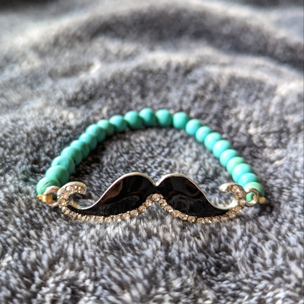 Mustache bracelet with turquoise color beads
